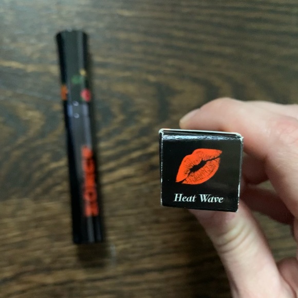 Buxom Va-VaPLUMP Shiny Liquid Lipstick - Heat Wave - Picture 3 of 3